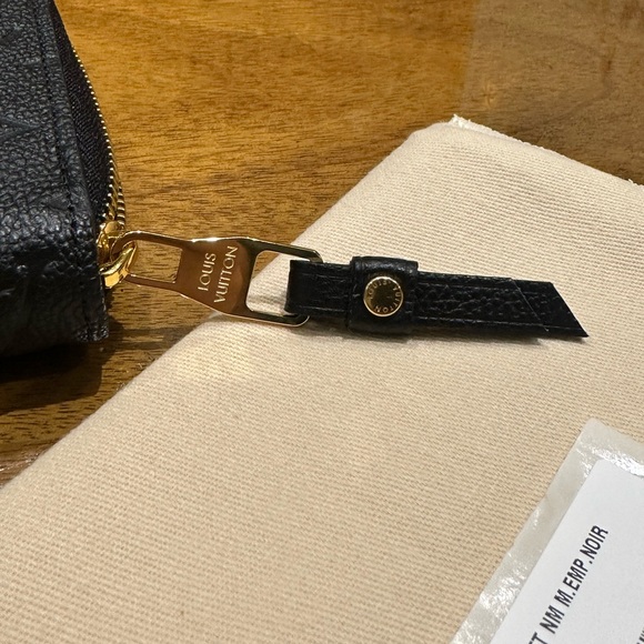 Louis Vuitton Black Zippy Wallet - Picture 5 of 6